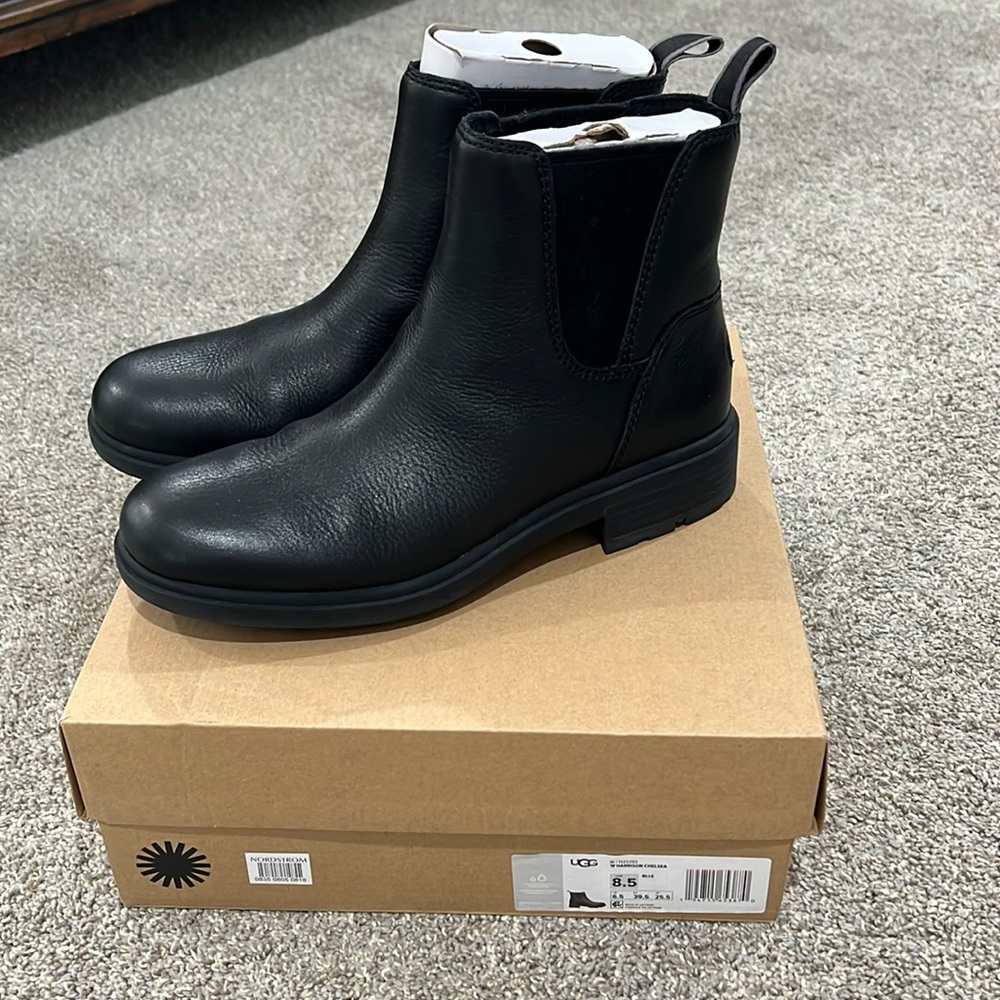 Ugg Harrison Chelsea Boot size 8.5